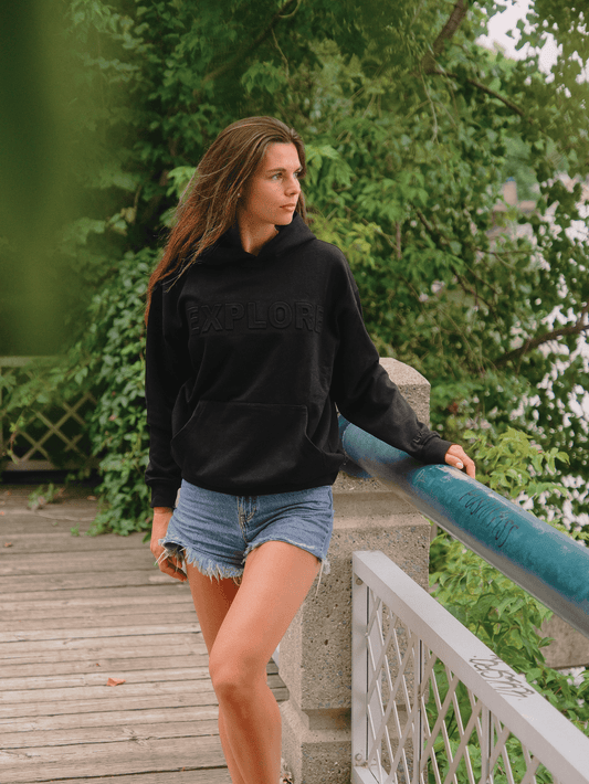 Hoodie Explore noir LIX Design – Vue de face Midnight Black, sweat à capuche premium.