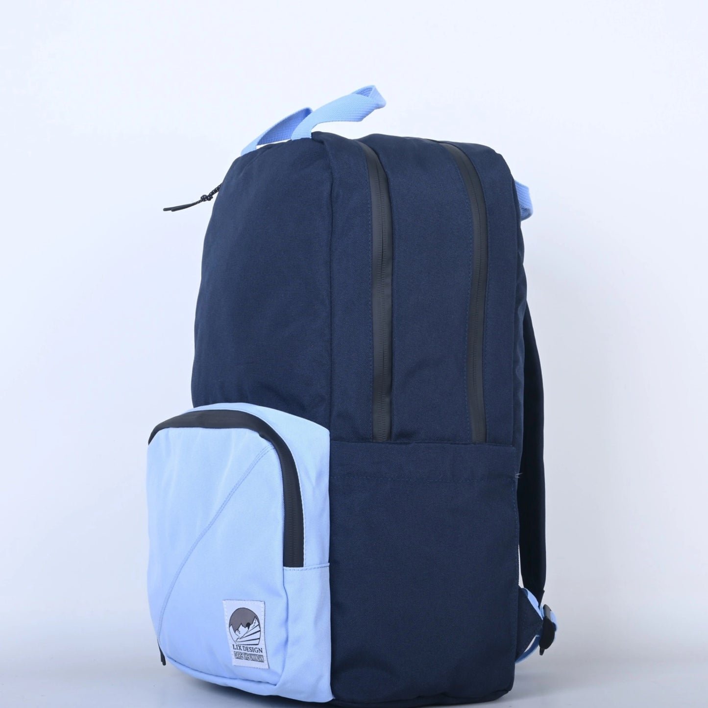 Blue backpack designe in Canada by LIX. hydrofuge