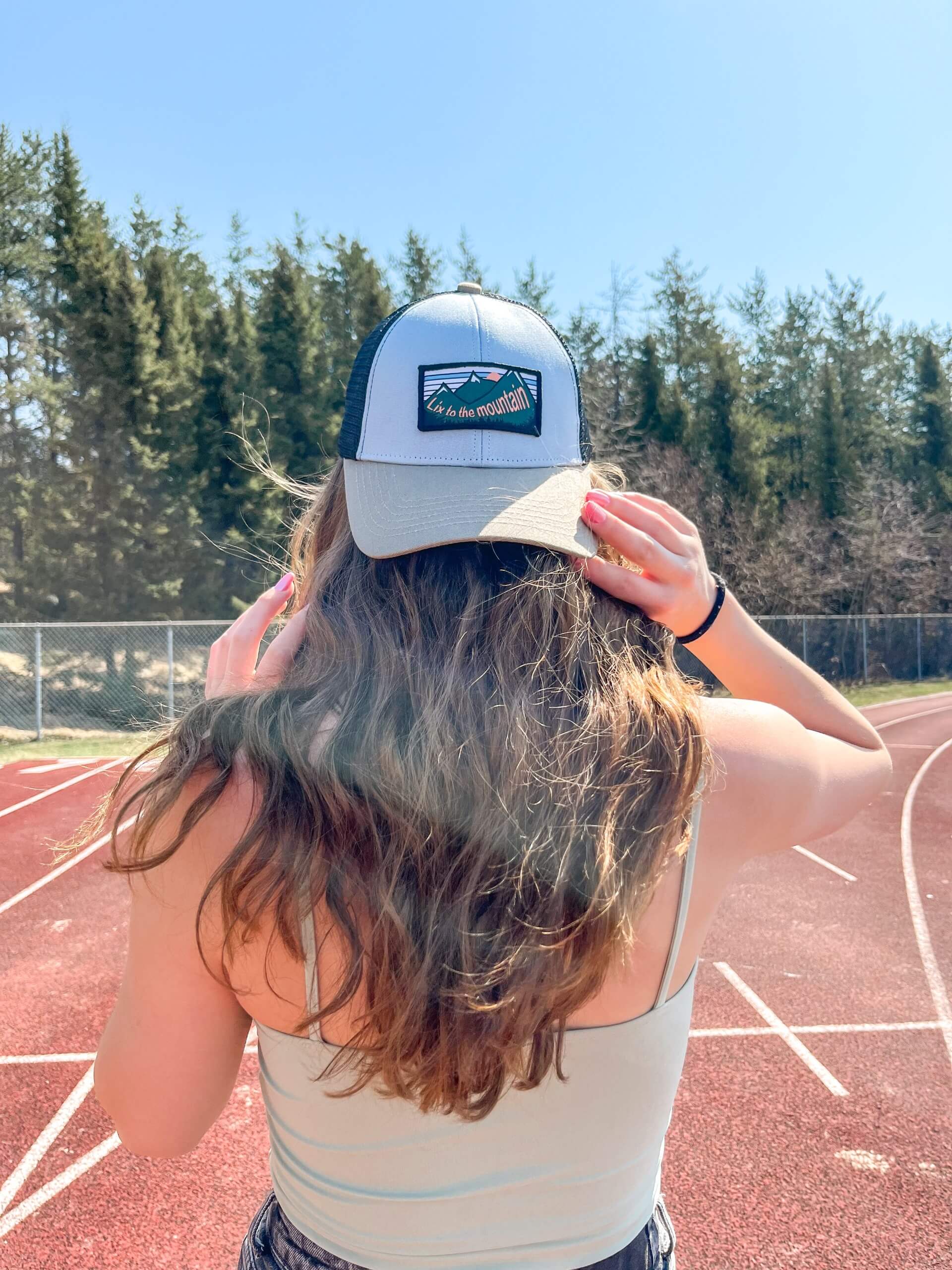 Casquette bleu de style baseball conçu par LIX au Québec.