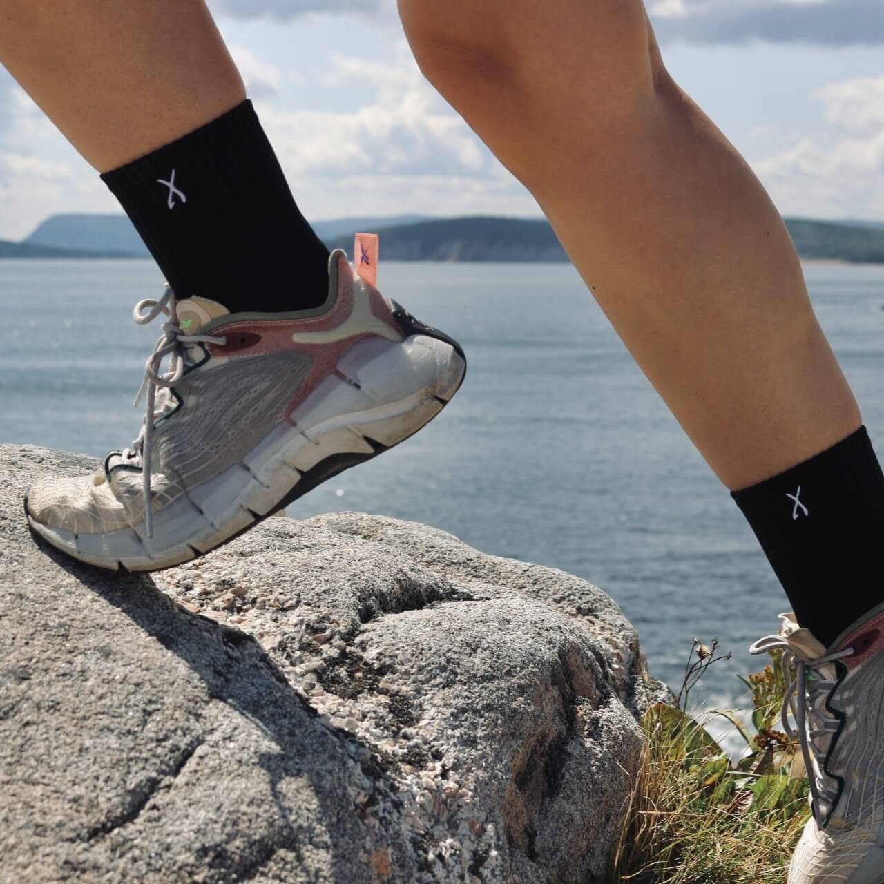 Chaussette noire pour les sports. Confortable et aéré. Laisse l'humidité s'évacué. Bas noir.  Bas court.