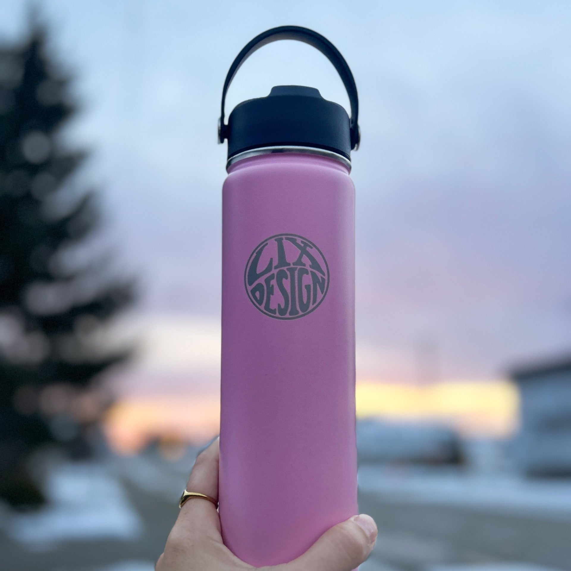 Bouteille isotherme de couleur rose 24oz. Gourde d'eau 24oz rose.