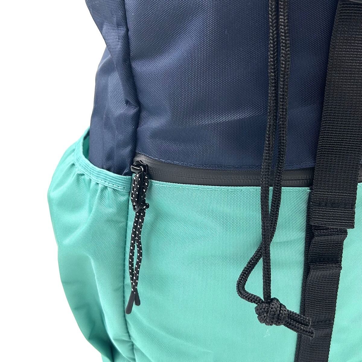 Sac à dos de couleur bleu marine et bleu turquoise.  Fait de polyester recyclé. Conçu par Lix Design une entreprise Québécoise.  Canadian Brand. The north face backpack. Passenger clothing backpack. Backpack made in canada. Lix. Sac a dos Canada