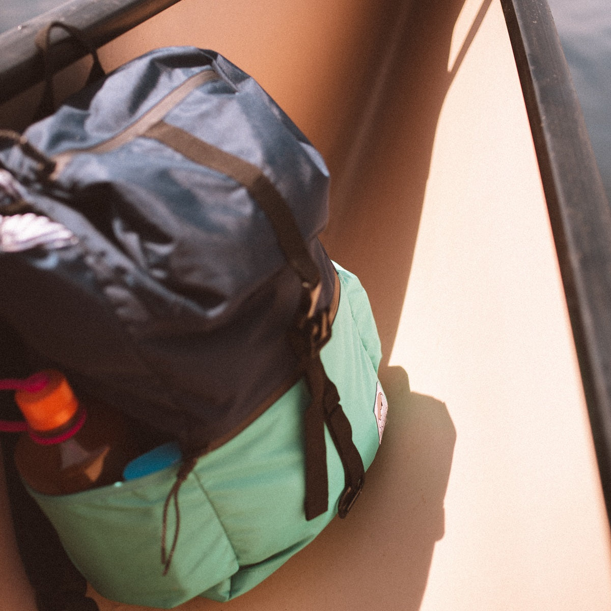 Sac a dos aventure bleu marin avec zipper scellé. Backpack made in canada. Lix. Sac a dos Canada