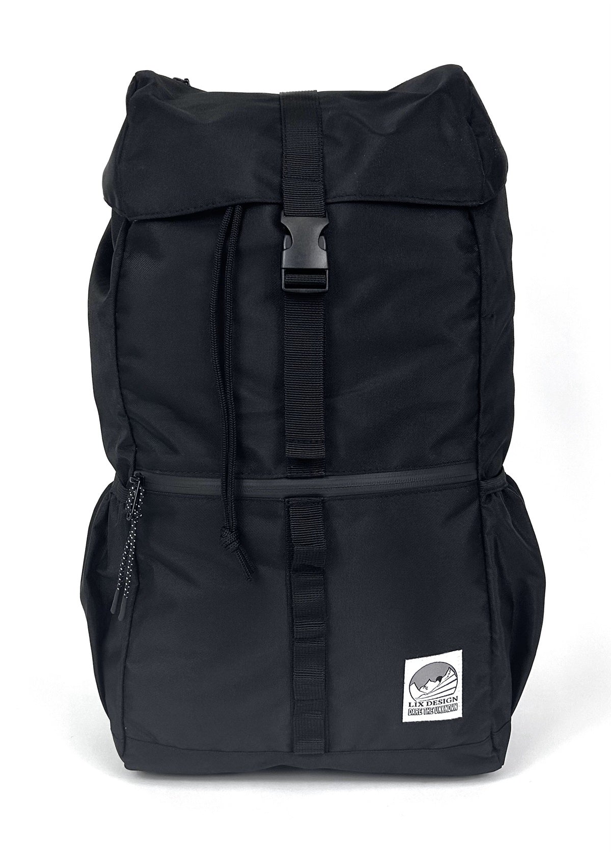 Sac à dos de couleur noir en polyester recyclé. Conçu pour toutes les aventures. Sac 26l de couleur noir. Intérieur rayé noir et blanc. Polyester recyclé. Sac d'école noir Lavoie. The North Face backpack. Herschel backpack. Sac herschel. Backpack made in canada. Lix. Sac a dos Canada