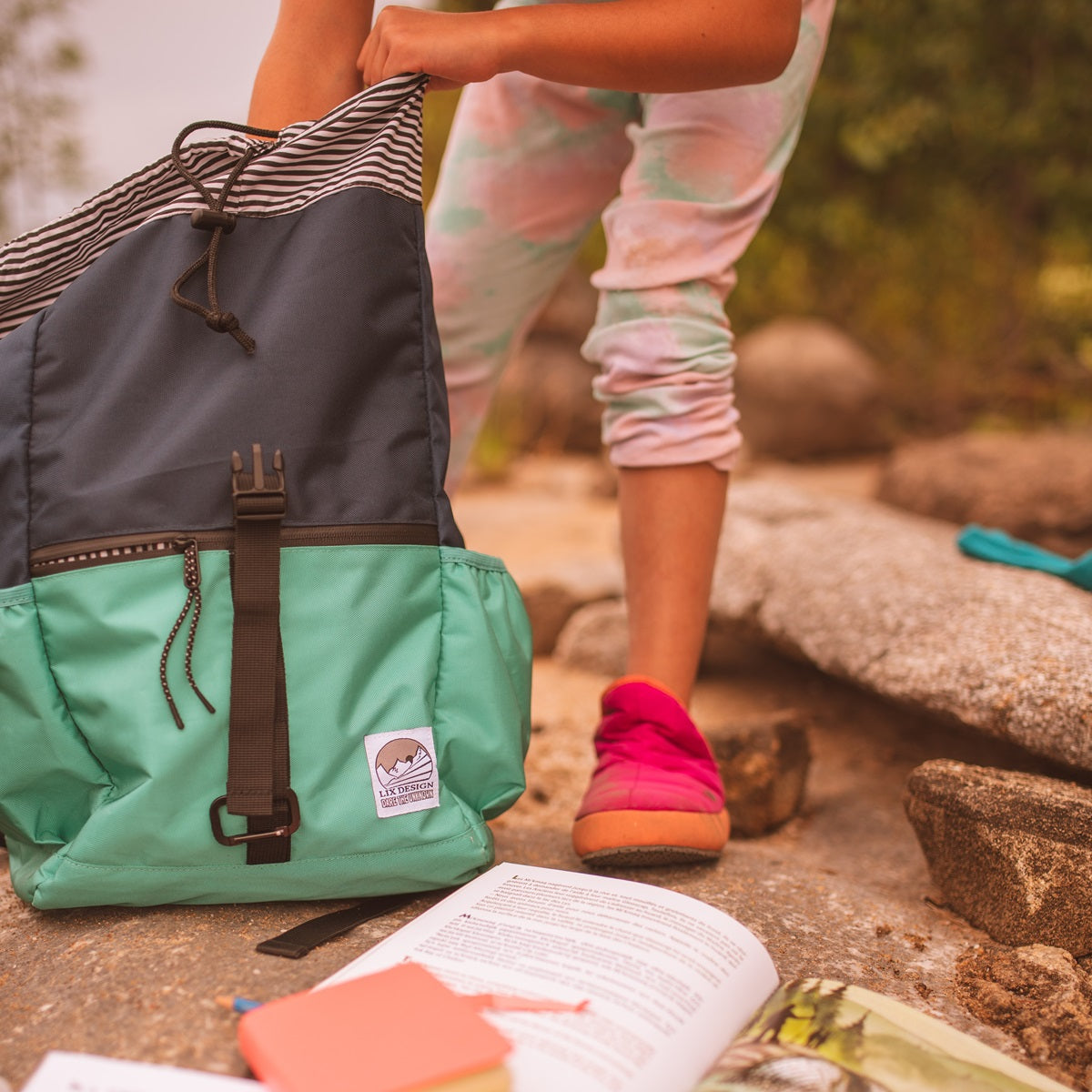 Sac a dos aventure bleu marin avec zipper scellé. Backpack made in canada. Lix. Sac a dos Canada