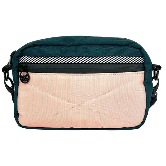 Sac vert à bandoulière, sac banane, hip bag, fanny pack. Conçu par Lix design une entreprise Québécoise. Fait de matières recyclées. Résistant aux intempéries.