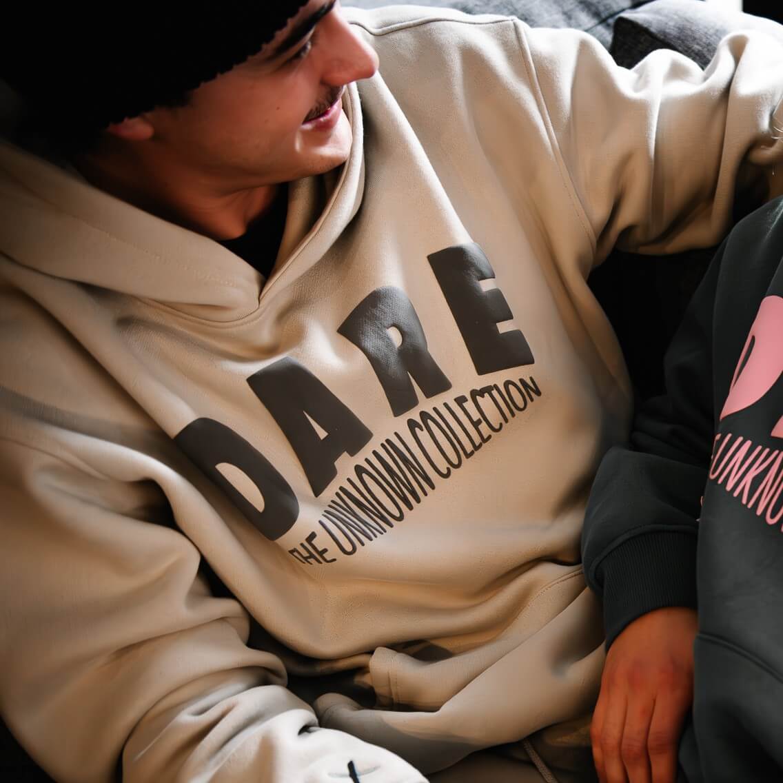 Chandail a capuche épais et lourd, contre l'anxiété. Chaud et confortable. Hoodie de couleur beige unisexe avec lettrage en 3D.