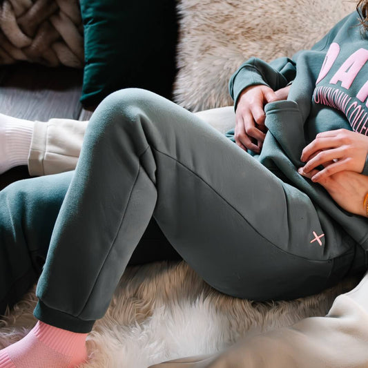 Jogger vert et rose. Doux et confortable conçu par Lix une entreprise Québécoise.