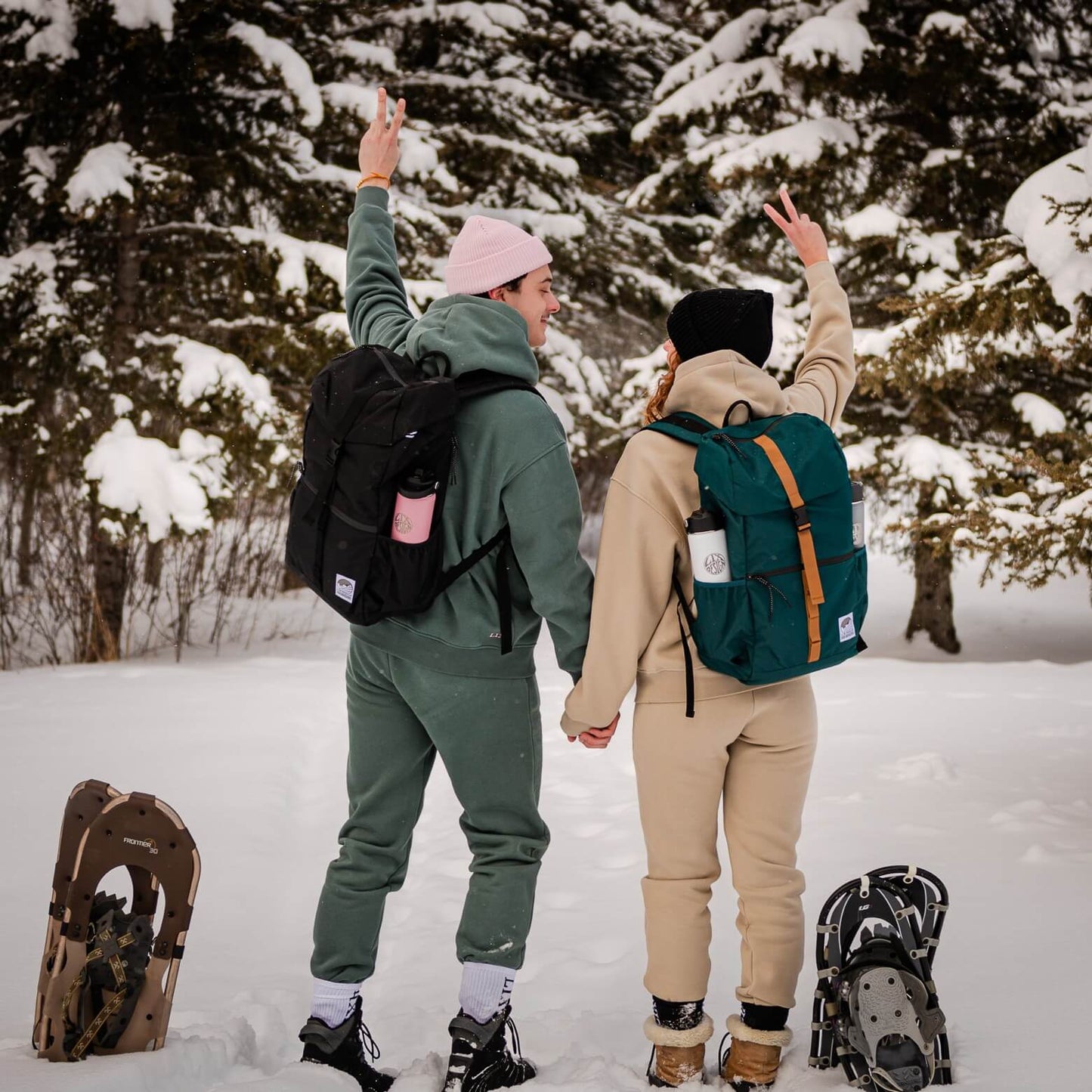 Confort et style dans ce jogger pantalon de jogging avec poches. Neutre et confortable. Coton épais et chaud. Matching set de jogger et hoodie chaud et épais.