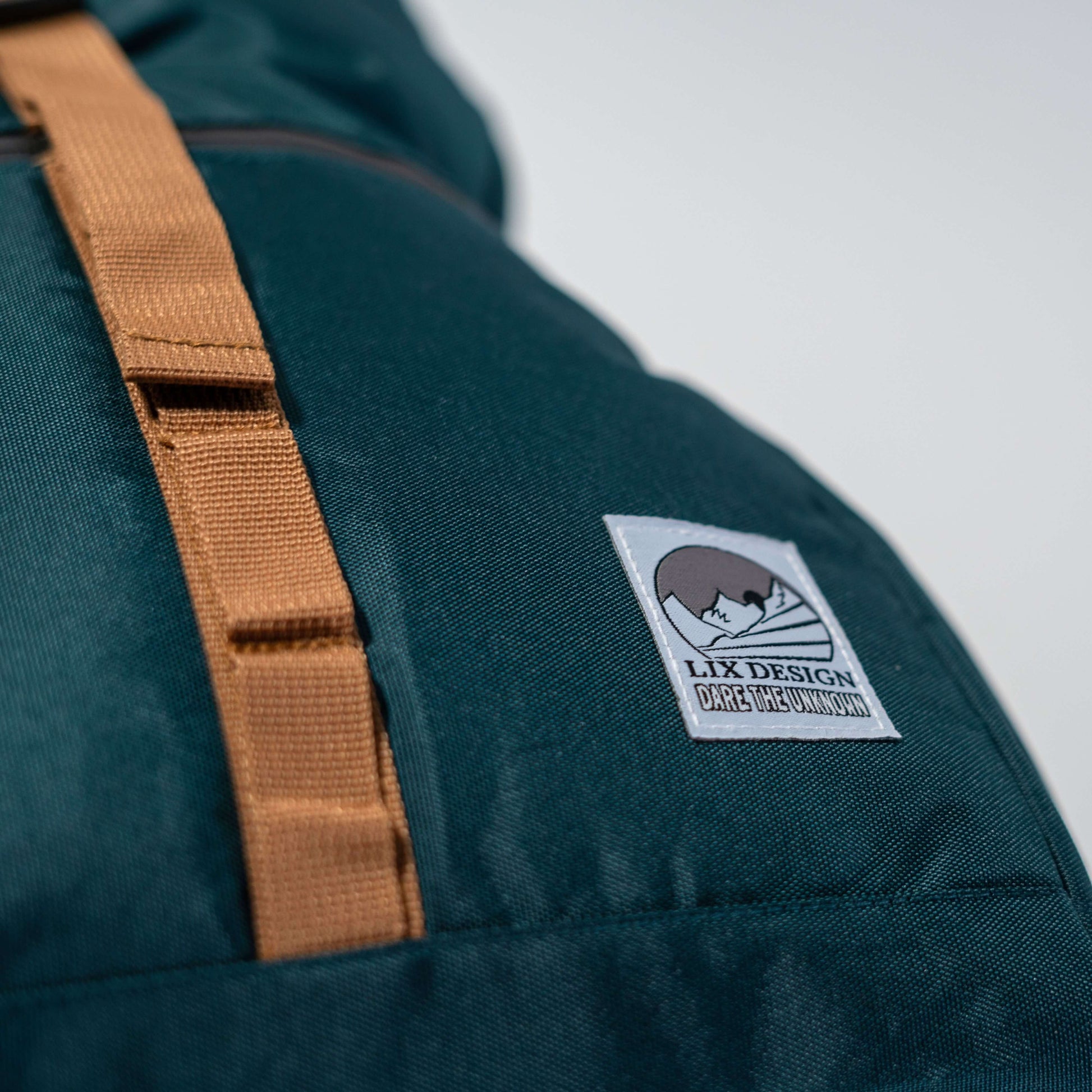 Sac à dos en polyester recyclé de couleur vert émeraude. Backpack made in canada. Lix. Sac a dos Canada