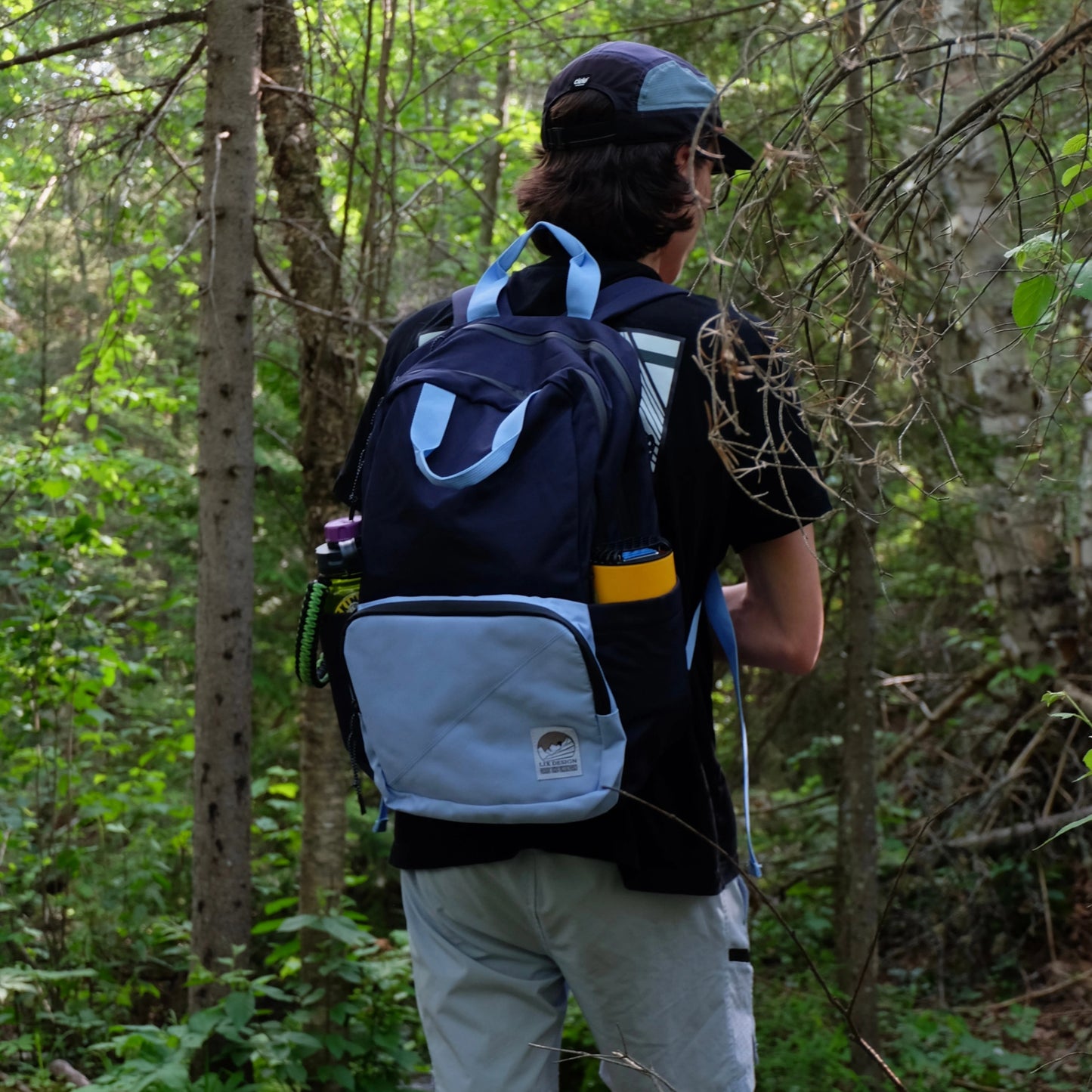 Sac a dos en polyester recyclé conçu par LIX au Québec, hydrofuge.