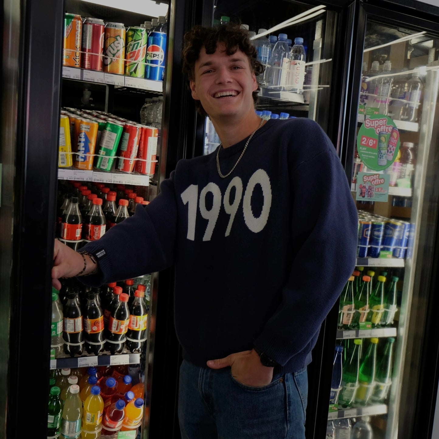 Lix tricot bleu vintage au look rétro 1990.