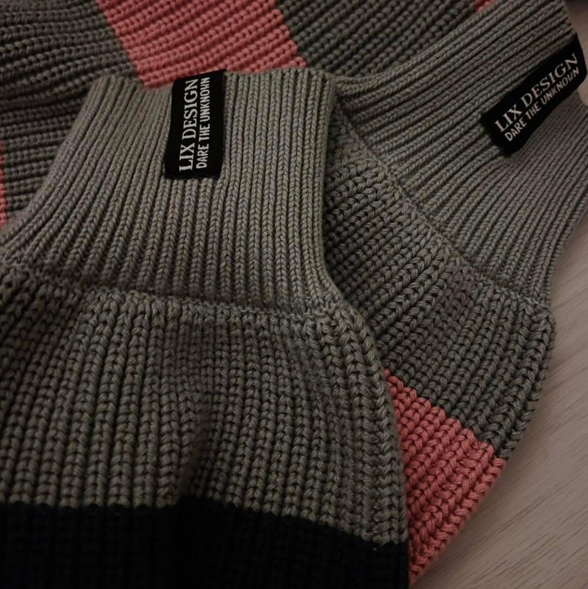 Collection vintage 1990 de tricot retro bleu vert et rose.