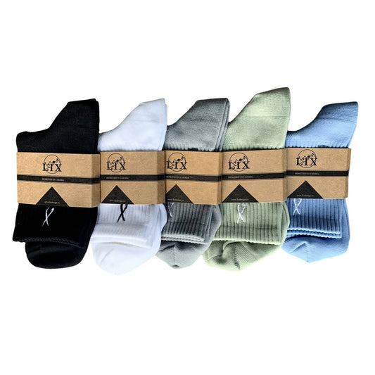 Chaussette de sports conçu par Lix design une entreprise québécoise.  Bas de couleur noir, blanc, bleu, vert et gris. Bas sport longueur cheville. Bas court.