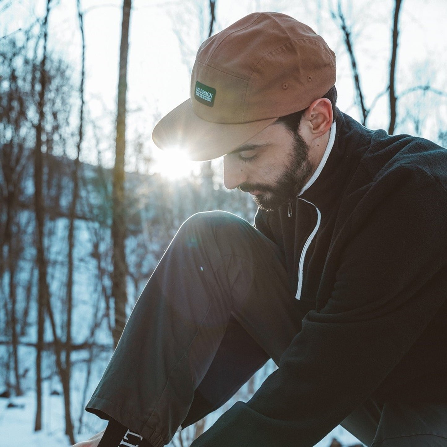 Casquette écoresponsable conçu par Lix design une entreprise Québécoise. Unisexe et fait de matières recyclées pour les plus écolos.
