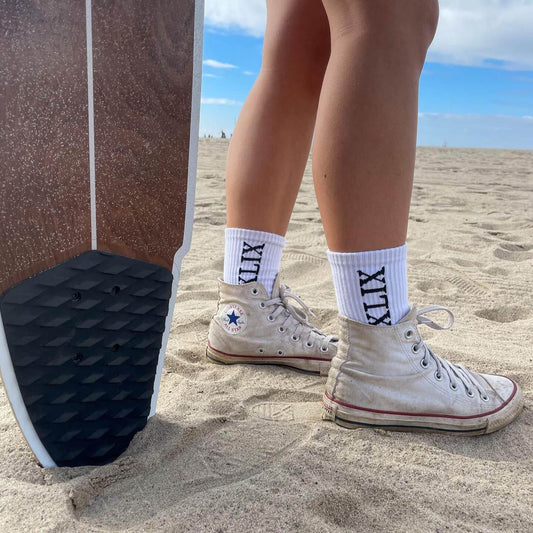Chaussette longue et chaude hyper confortable. Nike socks. Bas long blanc avec imprimé noir Lix Lix.