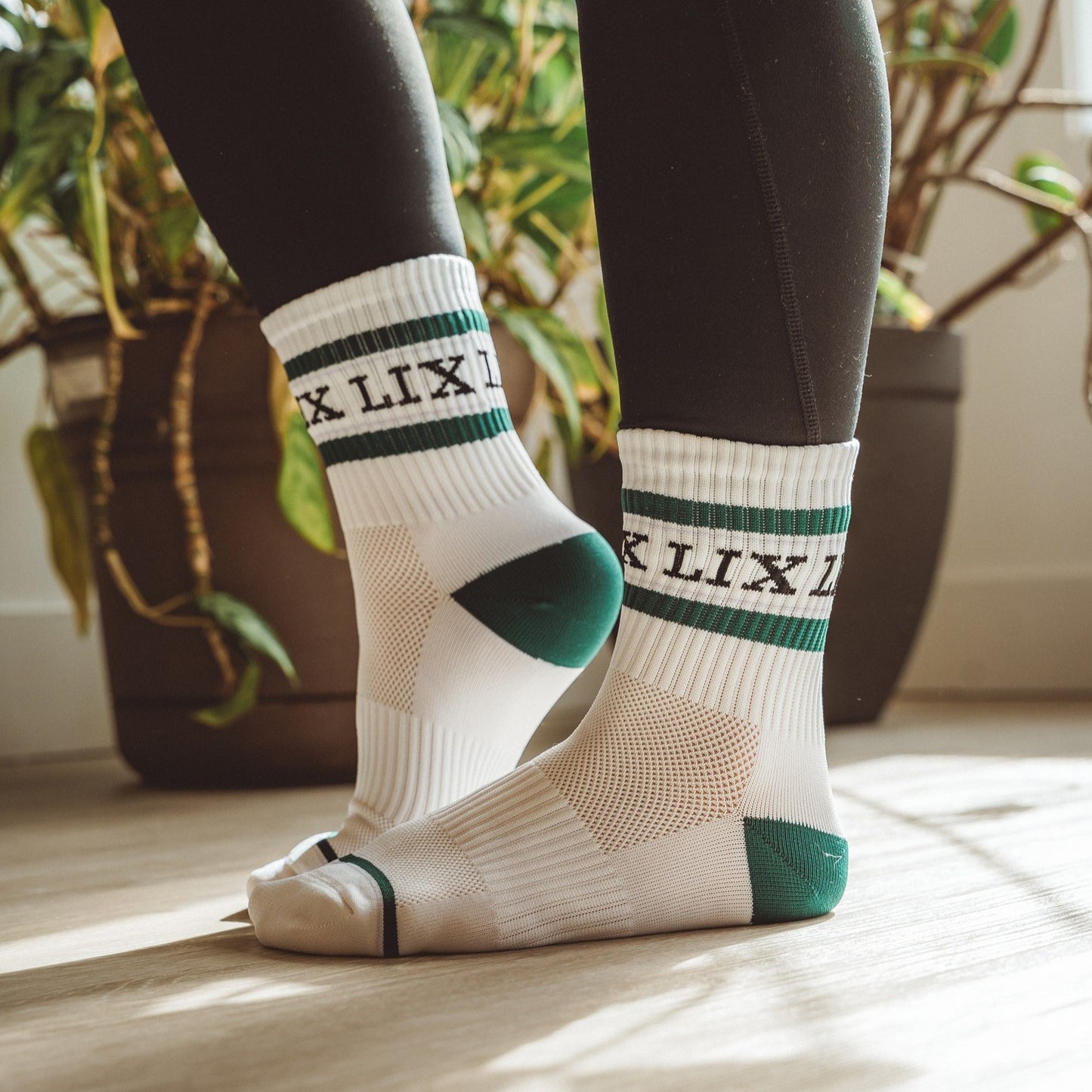 Bas blanc et vert avec lix en noir. Bas sport. Bas court.