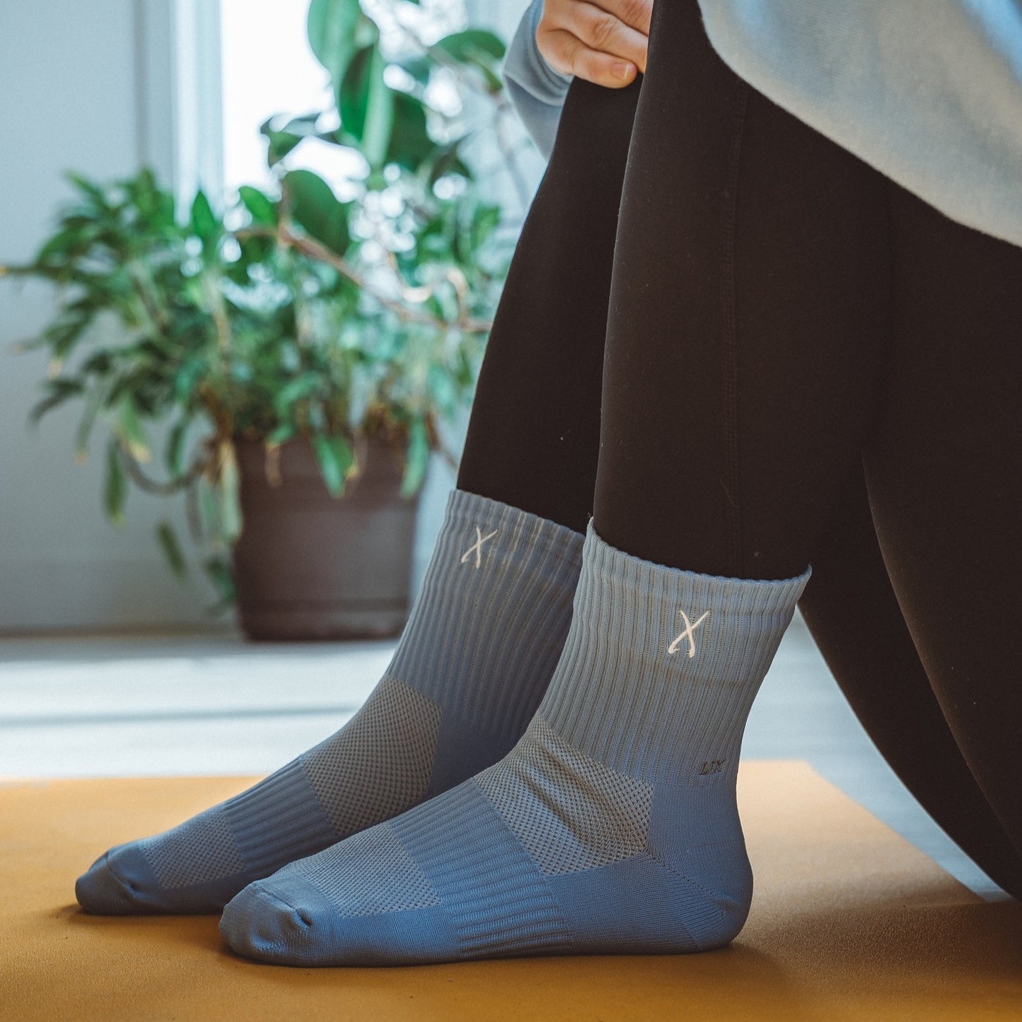 Bas bleu en nylon pour les sports, course, vélo, parfait pour les aventures.
