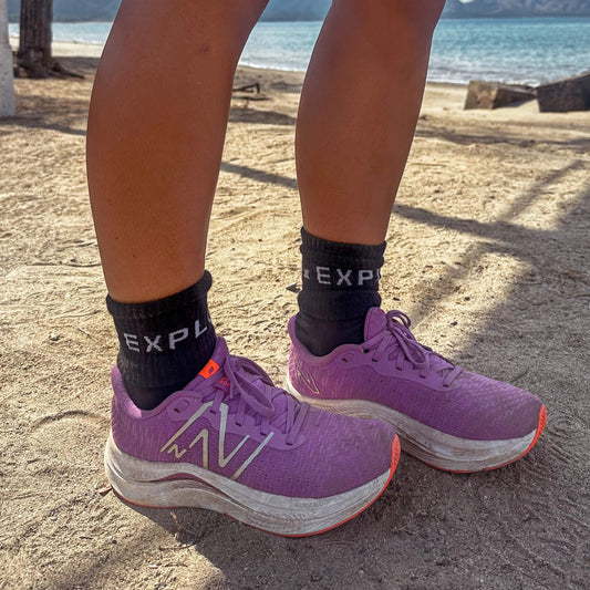 Bas noir conçu par lix une entreprise québécoise pour les voyages.