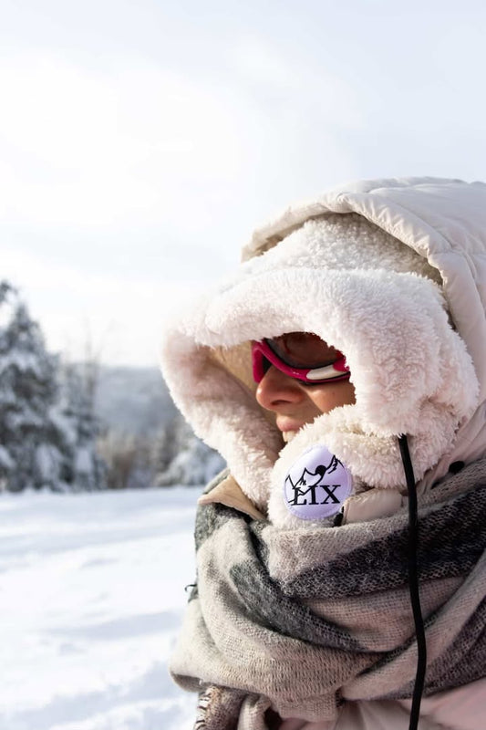 Passe montagne blanc ajustable avec cache cou intégré. Hyper chaud et confortable. parfait pour le ski. Va par-dessus un casque de ski.