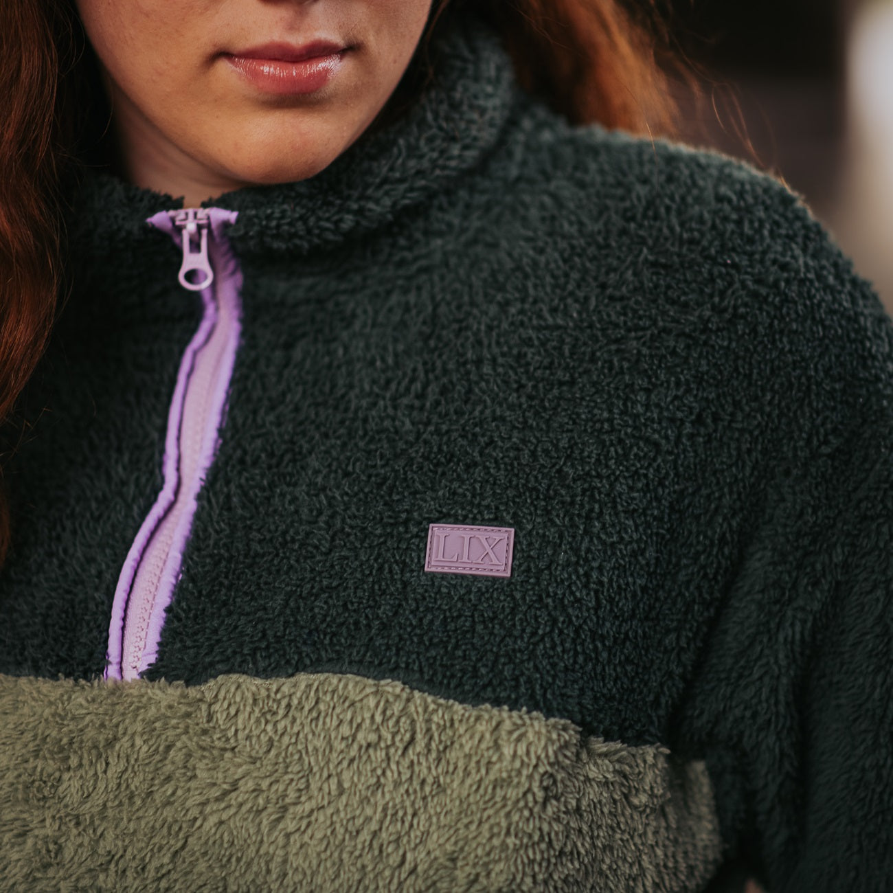 Fleece en polar de couleur vert et mauve hyper doux. Fleece de style patagonia année 80. Chandailo manche longue de style passenger clothing.