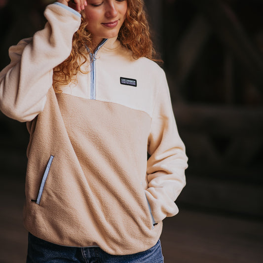 chandail polar beige et bleu avec poches zippé. grandeur jusqu'à 2xl.