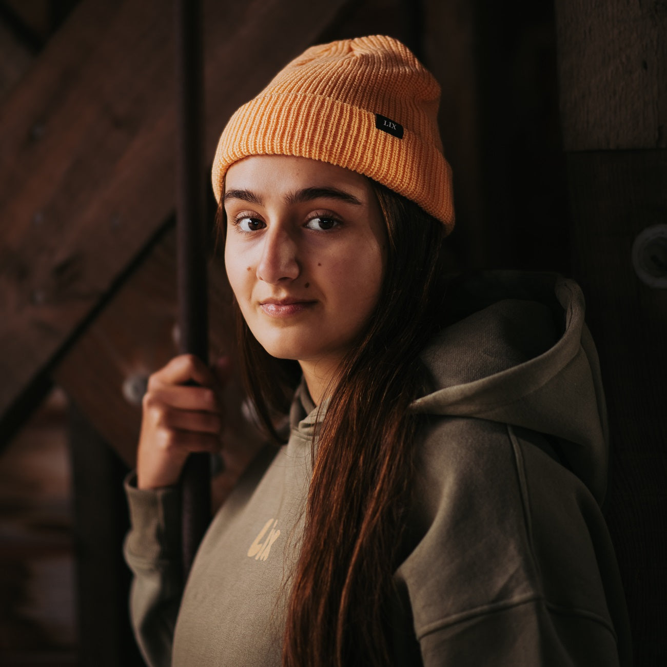 tuque peche, peach beanie notice the reckless.