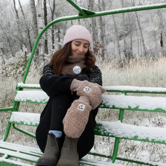 Mitaine brune en fluffy polaire.