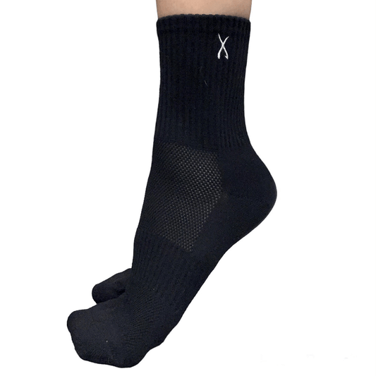 Bas sport de couleur noir. Chaussette de sport noir conçu par lix design une entreprise québécoise. Bas court.