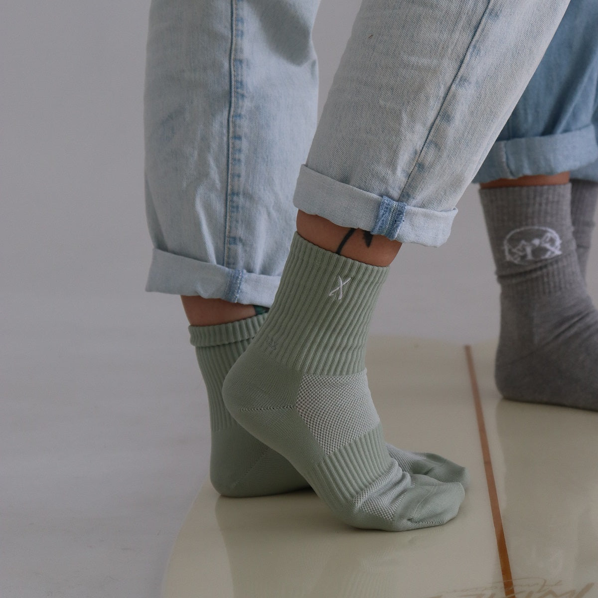 Chaussette de sport conçu pour aérer le pied et le laisser respirer. Confort absolue.
