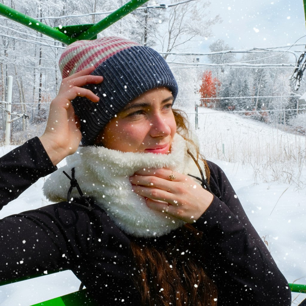 Hooder passe montagne de couleur blanc.