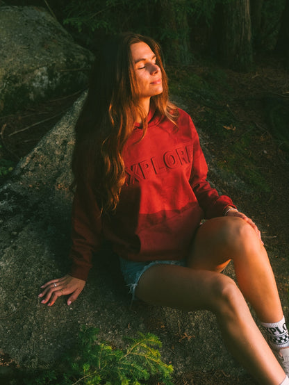 Hoodie Explore rouge bourgogne LIX Design – Pull à capuche oversize, confort et style moderne.