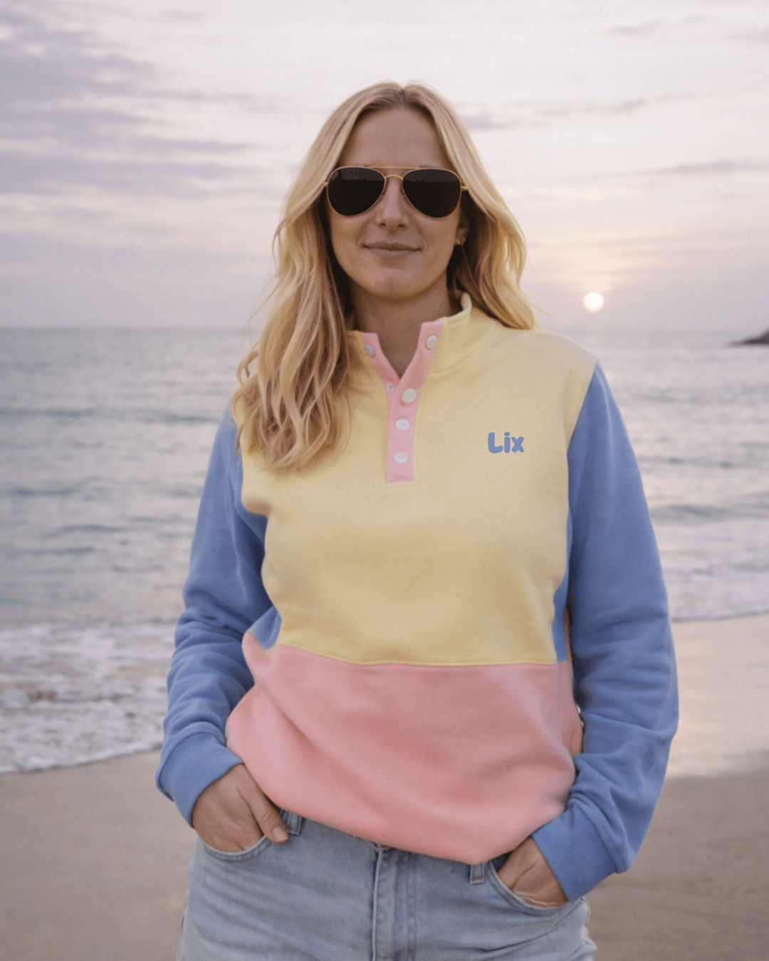 Crewneck rose bleu jaune avec broderie lix bleu 