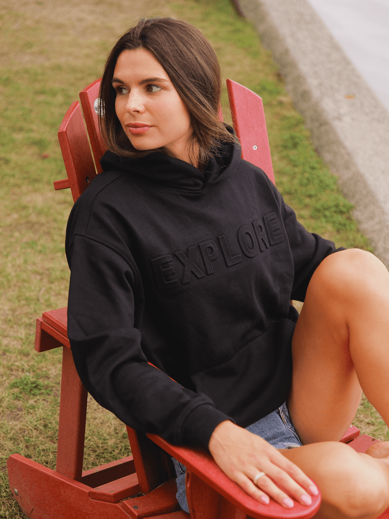 Hoodie Explore Midnight Black LIX Design – Capuche noire, style aventure et lifestyle.