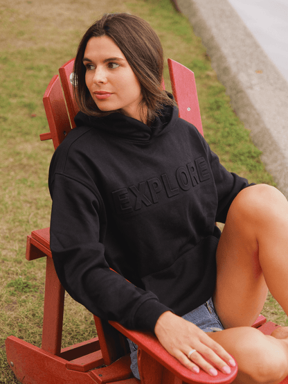 Hoodie Explore Midnight Black LIX Design – Capuche noire, style aventure et lifestyle.