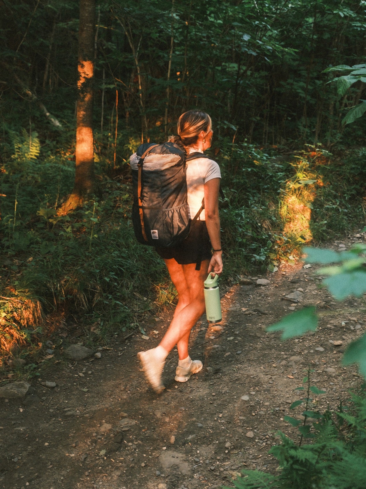 Sac à dos émeraude LIX Design – Backpack aventure outdoor, style premium québécois.