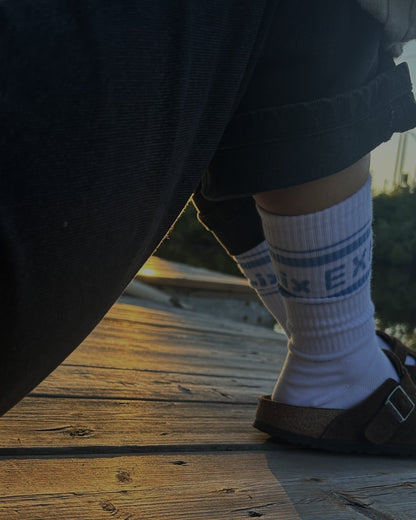 Bas coton long blanc LIX Design – Chaussettes Explore Last Light, coupe haute.