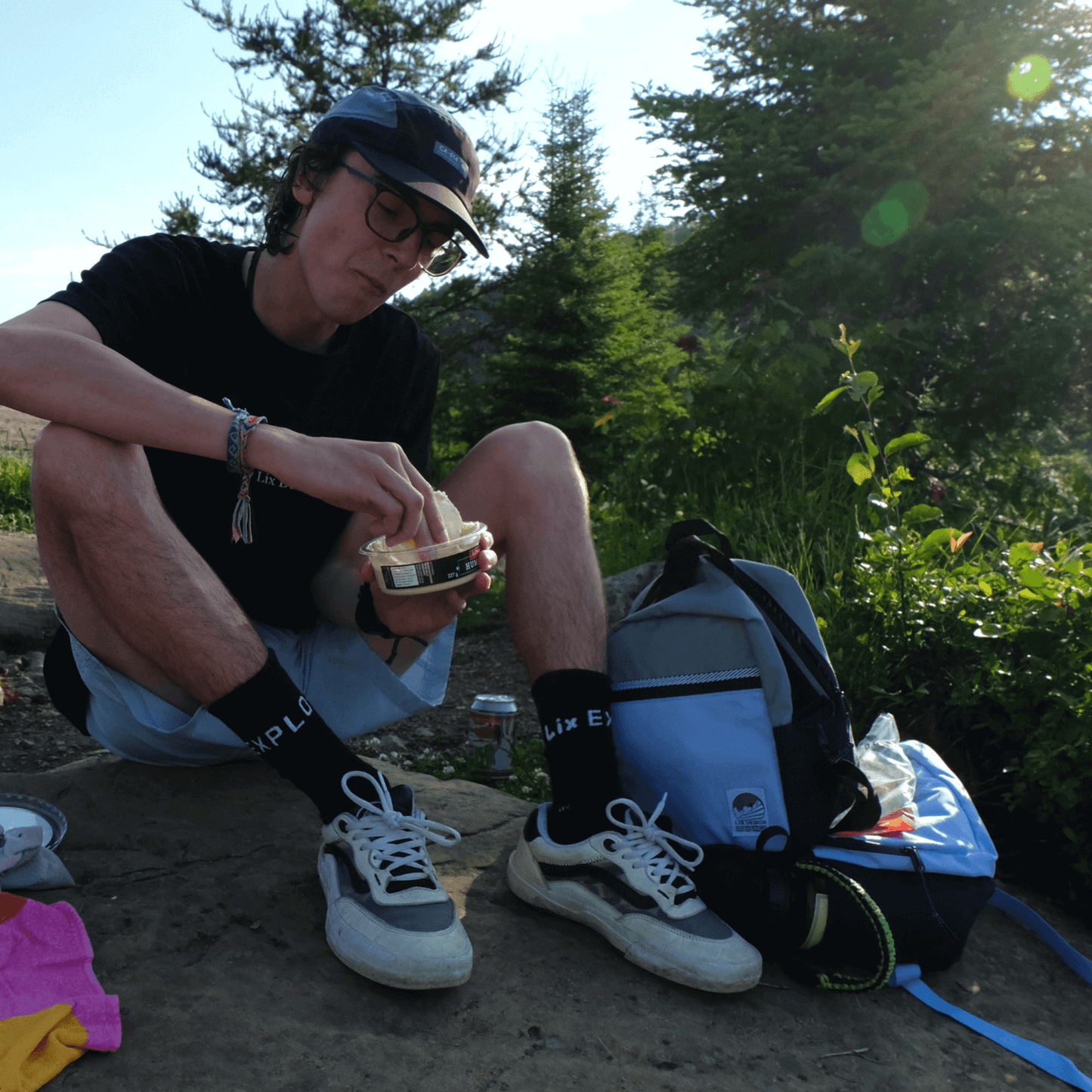 Bas/chaussette et boite à lunch en polyester recyclé conçu par Lix.