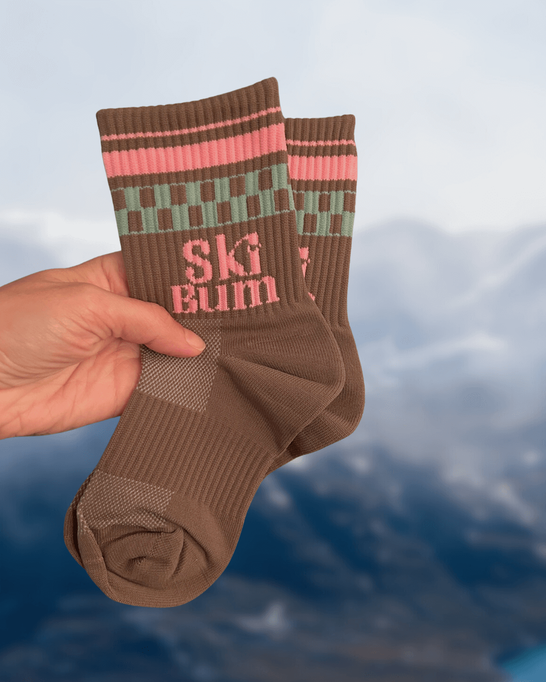 Bas pour enfant 7 -12 ans de couleur brun rose et vert avec inscription ski bum. 