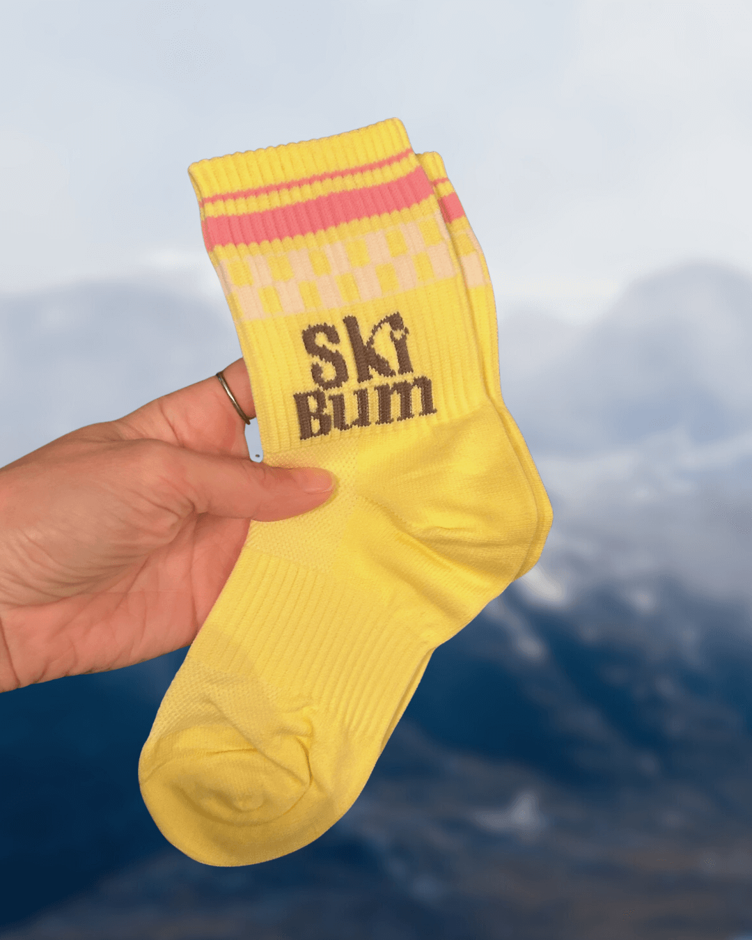 Bas jaune en nylon. Chaussette jaune pour enfant 7 - 12 ans. Jaune rose brun et blanc. 