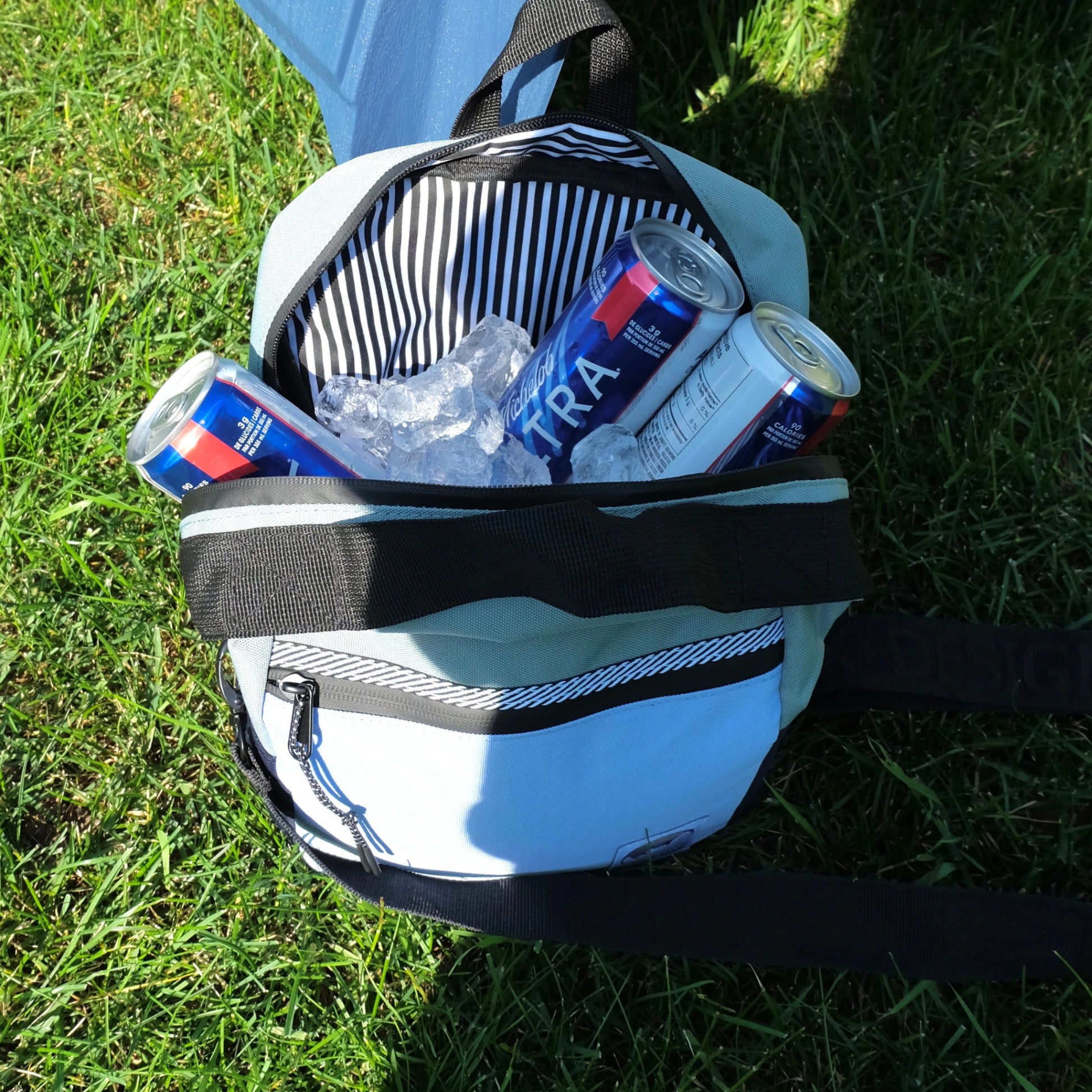 Boite à lunch bleu imperméable conçu par lix au Québec. 