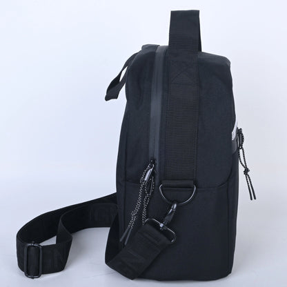 Lunchbag black, boite à lunch noir conçu par LIX au Québec. Imperméable. 