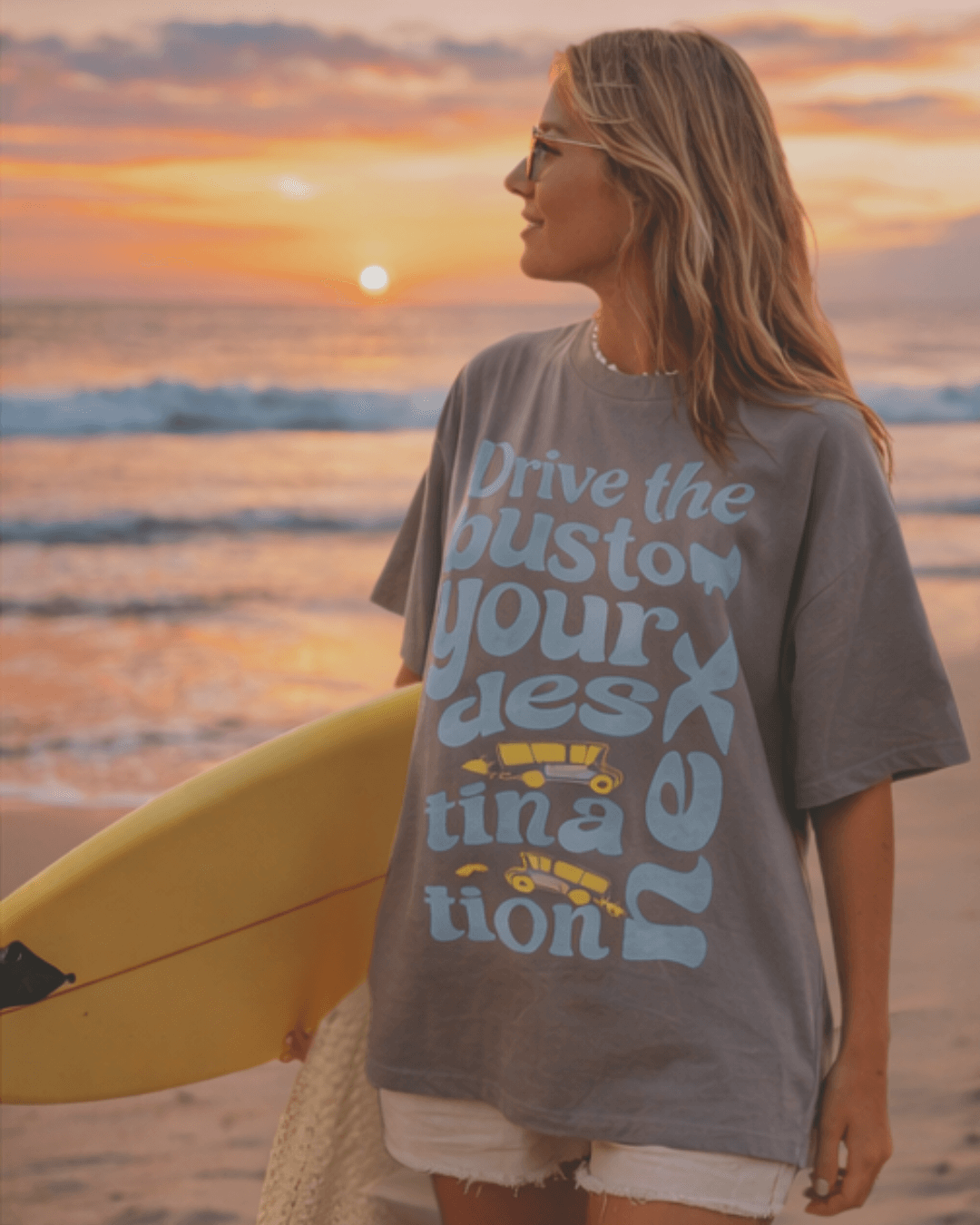 Reckless style t-shirt oversize drive the bus gris brun. 