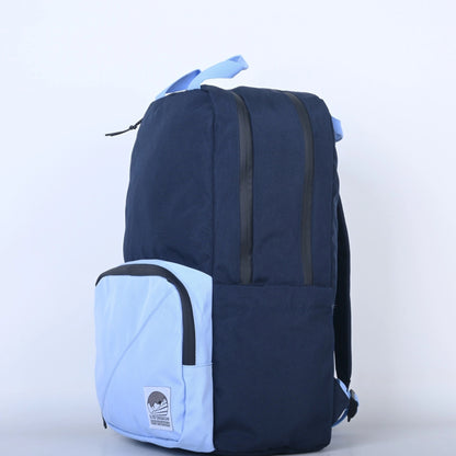 Blue backpack designe in Canada by LIX. hydrofuge