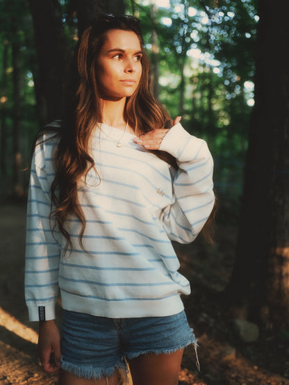 Pull off-shoulder Coastal Stripe LIX Design – Tricot rayé bleu et blanc, coupe décontractée.