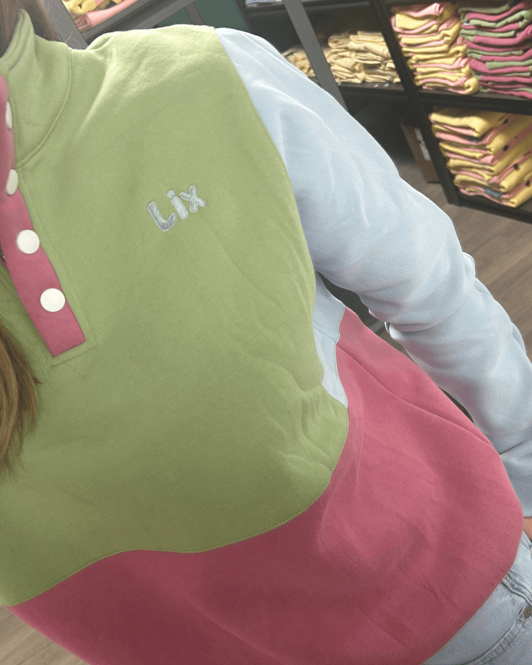 Crewneck vert rouge et bleu. 