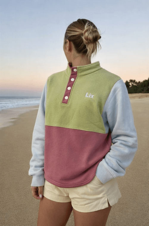 Crewneck vert rouge bleu avec ajustement à la taille. 