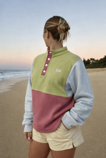 Crewneck green avec col et bouton. 