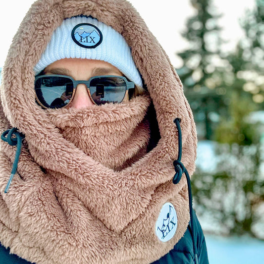 Conçu par Lix design une entreprise Québécoise. Doux et confortable pour te protéger du froid. Fait pour supporter l'hiver froid québécois.  
