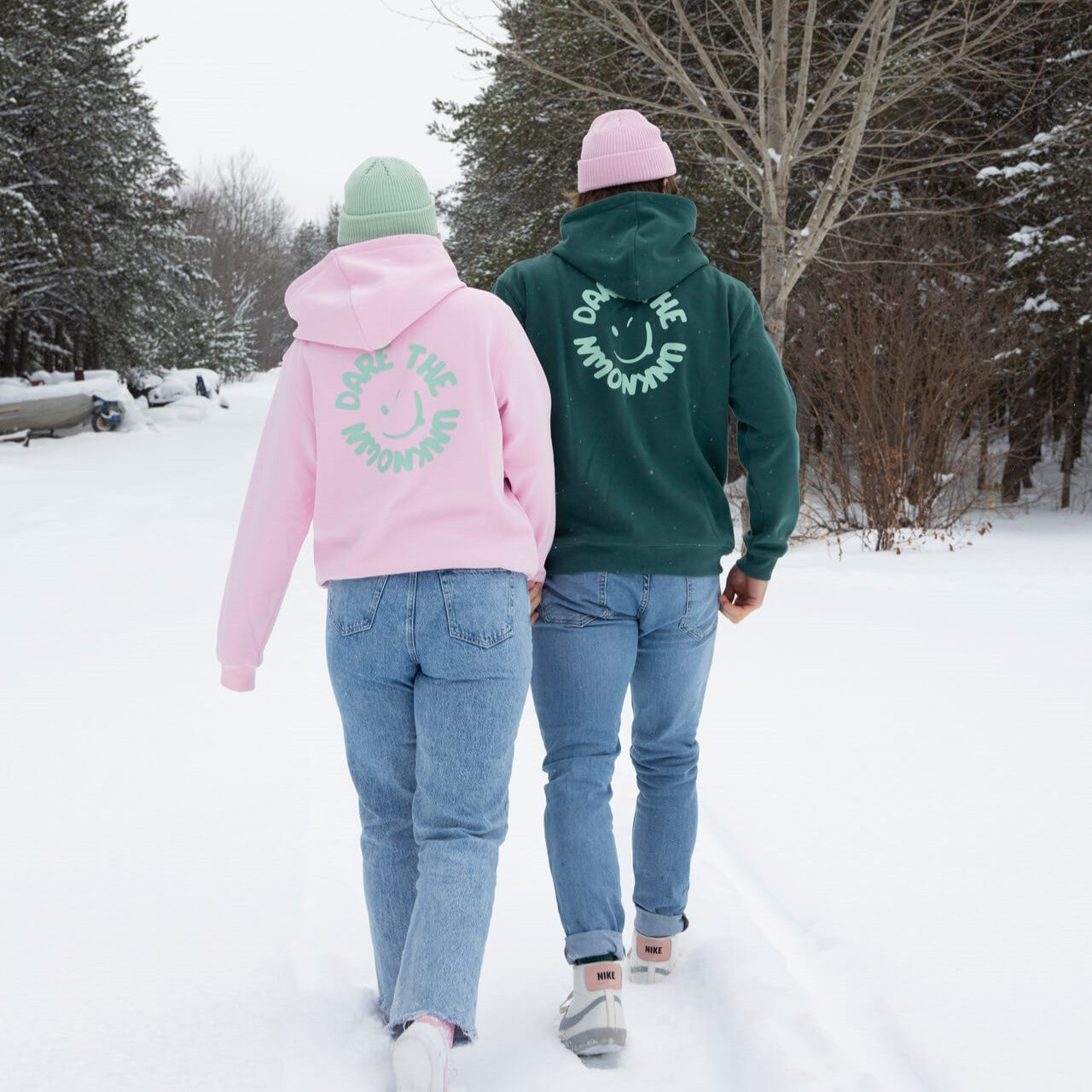 Une promenade bien confortable dans ton hoodie lix design de couleur rose ou vert menthe.  Hoodie unisexe chaud et confortable. 